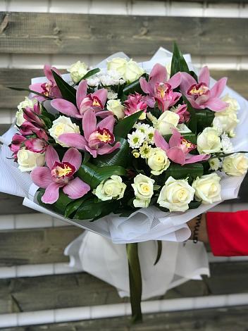 Букет цветов из: Розы и Хризантемы в Белозерске