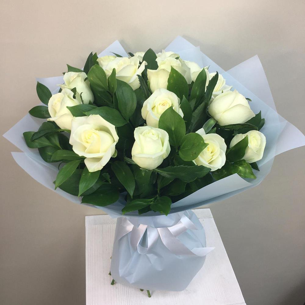 Букет 15 Белых роз Проуд в Белозерске