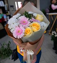 Букет цветов из:  Герберы, Розы и Хризантемы в Белозерске