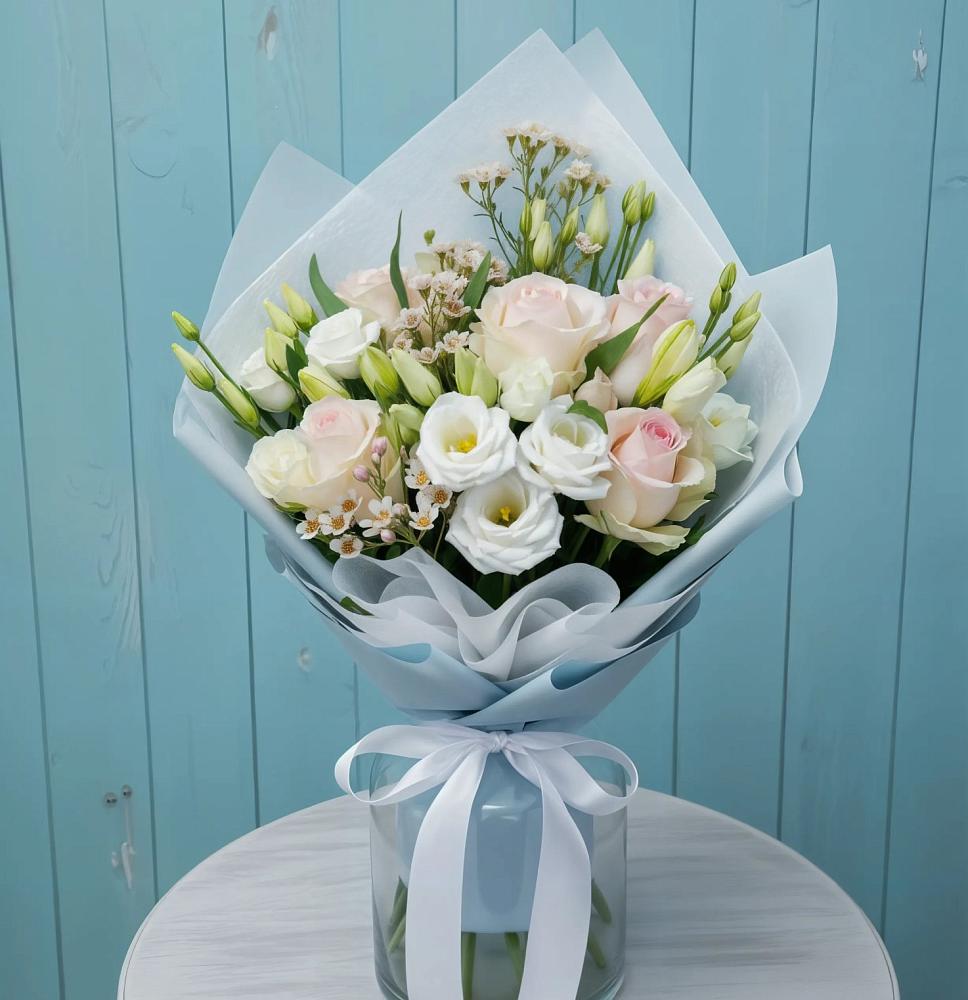 Букет цветов из: Розы и Лизиантусы в Белозерске