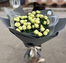 Букет Белые кустовые розы Солинеро в Белозерске