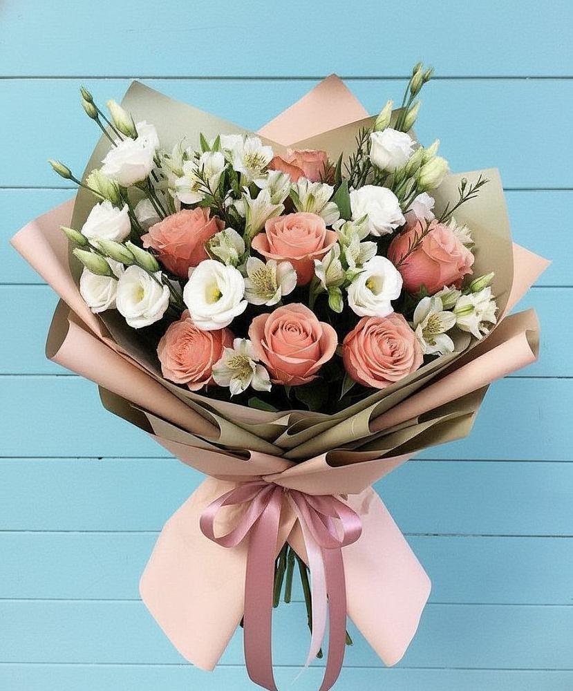 Букет цветов из: Розы, Альстромерии и Лизиантусы в Белозерске