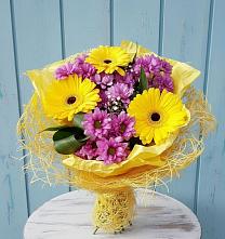 Букет цветов из:  Хризантемы и Герберы в Белозерске