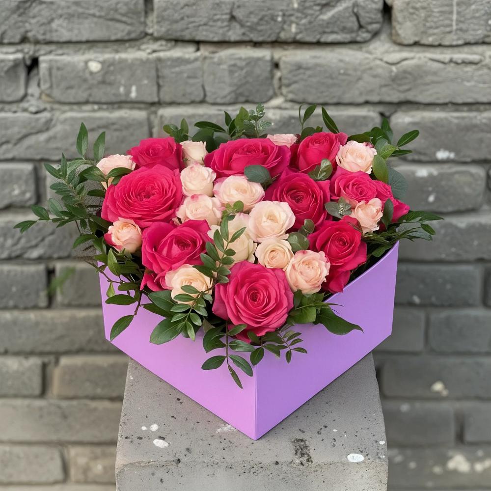 Цветочная композиция из Розы в коробке в Белозерске