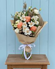 Букет цветов из:  Альстромерии, Лизиантусы, Розы и Хризантемы #REPLACE_PRED# Белозерске