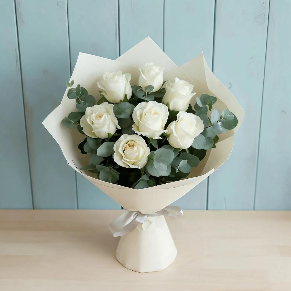 Букет Белые розы в Эвкалипте в Белозерске