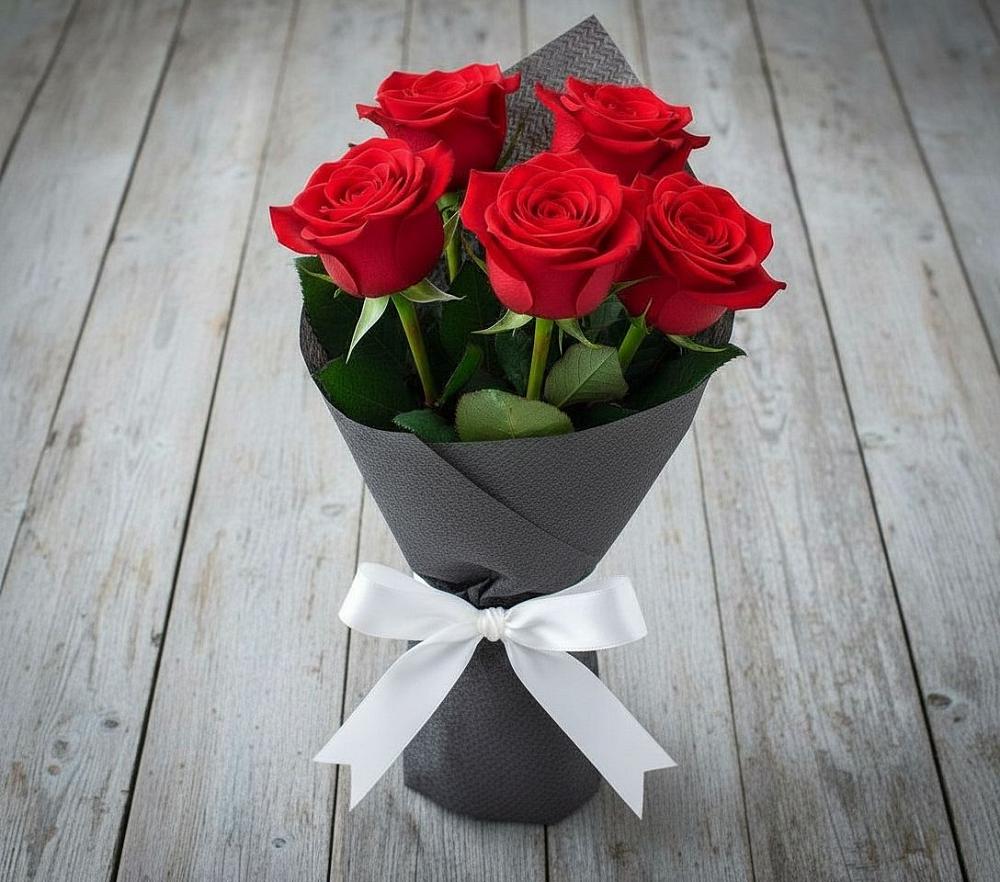 Букет 5 Красных роз Эдлесс Лав в Белозерске