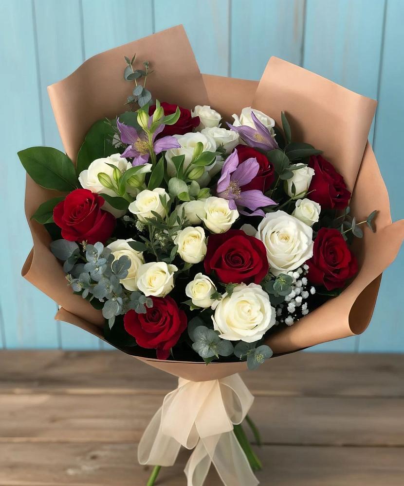 Букет цветов из: Розы и Альстромерии в Белозерске