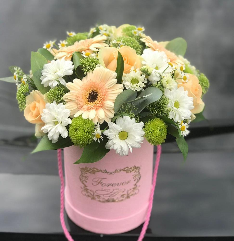 Цветочная композиция из Розы, Герберы и Хризантемы в шляпной коробке в Белозерске