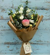 Букет цветов из:  Розы и Лизиантусы в Белозерске