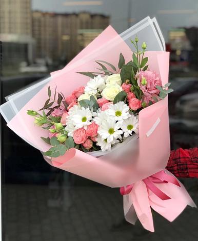 Букет цветов из: Розы, Лизиантусы и Хризантемы в Белозерске