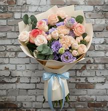 Букет цветов из:  Розы, Лизиантусы и Гвоздики #REPLACE_PRED# Белозерске