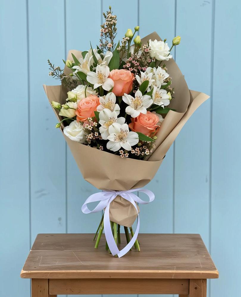 Букет цветов из: Альстромерии, Лизиантусы, Розы и Хризантемы в Белозерске