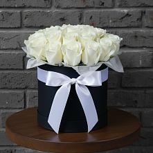 Цветочная композиция из Розы в шляпной коробке в Белозерске